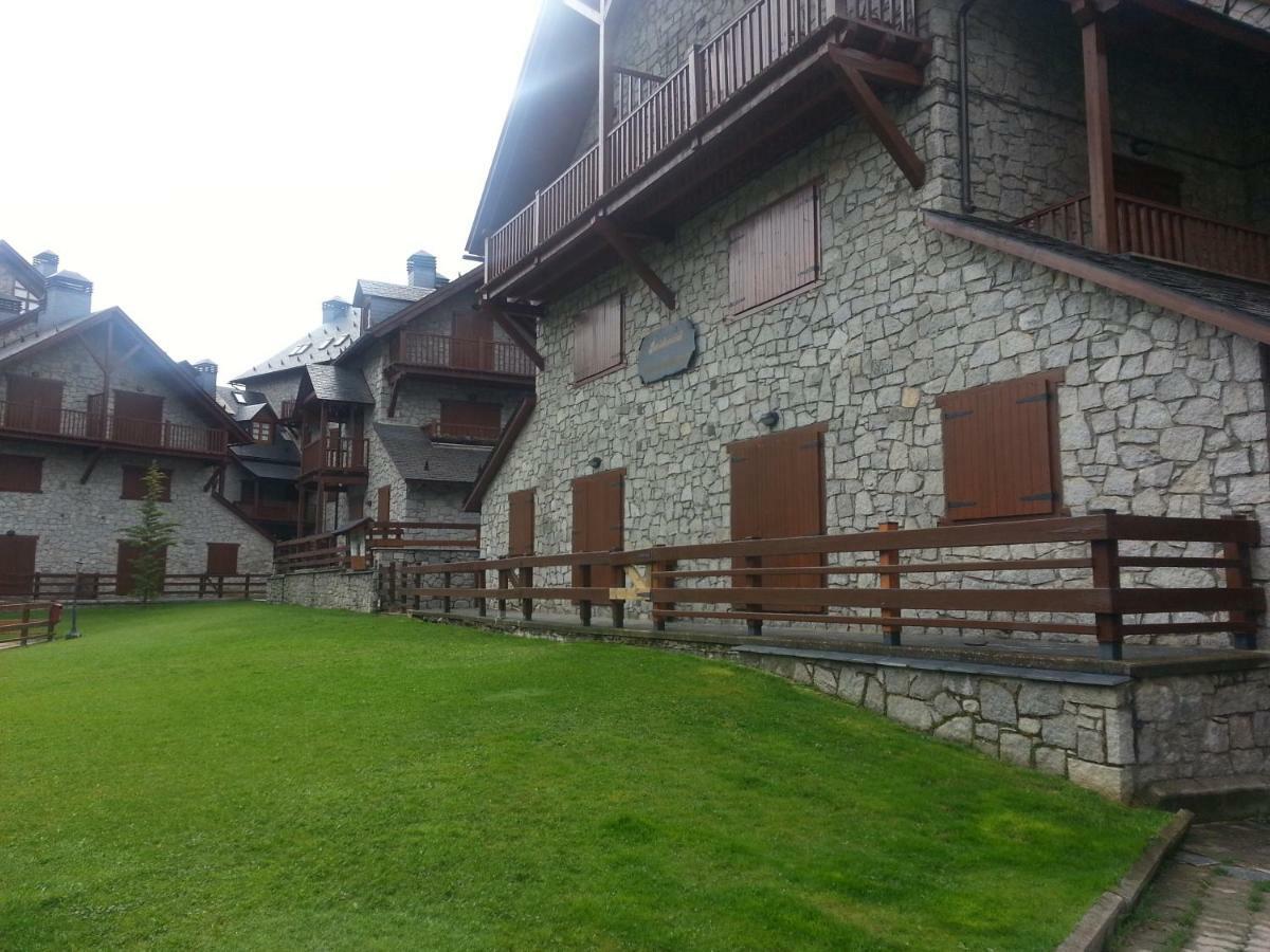 Residencial Valle De Benasque Exteriör bild